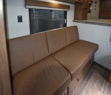 Silverado 7308 Living Quarter Horse Trailer Preview Photo 9