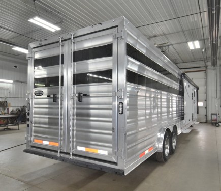 Charger LE81611 Livestock/Toyhauler Trailer Preview Photo 12