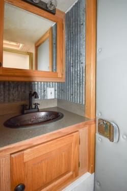 2002 C&C 2 HORSE STRAIGHT LOAD W/LIVING QUARTERS Preview Photo 6