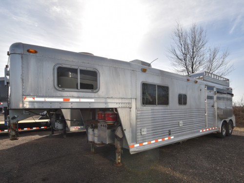 2002 C&C 2 HORSE STRAIGHT LOAD W/LIVING QUARTERS Preview Photo 4