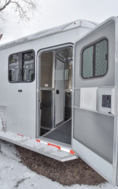 Julite Straight Load Walk Thru Mangers Step In Preview Photo 4