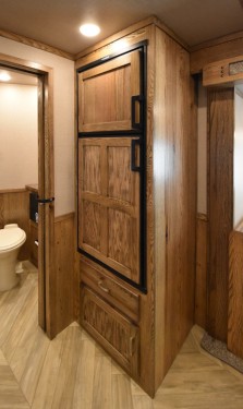 Charger 8315SRB Living Quarter Horse Trailer Preview Photo 7