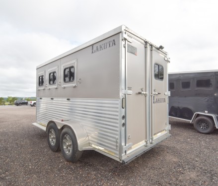Lakota 3 Horse Slant Trailer **Consignment Trailer No Trades** Preview Photo 4