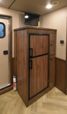 Colt 8411 Living Quarter Horse Trailer Preview Photo 4