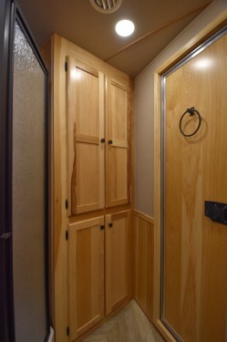 Colt CO8311 w/Dinette 3 Horse Slant Living Quarters Trailer Preview Photo 9