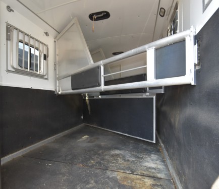 2011 Shadow 3 Horse Slant Living Quarters Preview Photo 16
