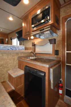 Exiss 7308 3 Horse Slant Living Quarters Horse Trailer Preview Photo 6