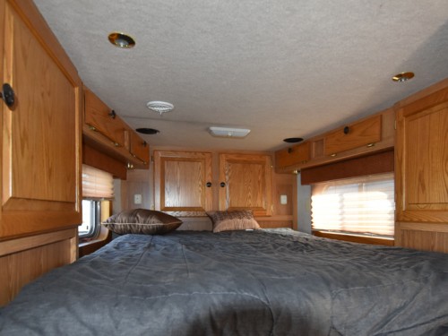 2002 C&C 2 HORSE STRAIGHT LOAD W/LIVING QUARTERS Preview Photo 8