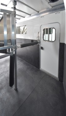 Julite Warmblood Straight Load 2 Horse Trailer Preview Photo 7