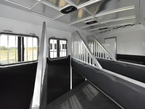 Ranger 7411.S 4 Horse Trailer w/Living Quarters Preview Photo 14
