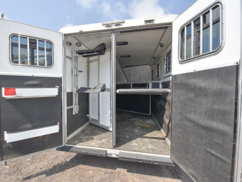 2011 Shadow 3 Horse Slant Living Quarters Preview Photo 14