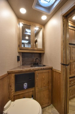 Charger 8315SRB Living Quarter Horse Trailer Preview Photo 9