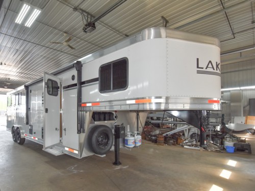 Colt 849 Living Quarter Horse Trailer Preview Photo 10