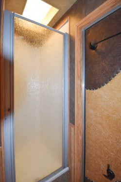 Exiss 7311 Living Quarters Horse Trailer Preview Photo 10