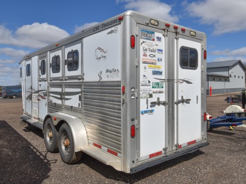 2003 CM 3 Horse Slant Overnighter Trailer Preview Photo 4