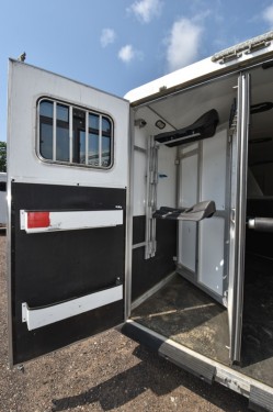 2011 Shadow 3 Horse Slant Living Quarters Preview Photo 15