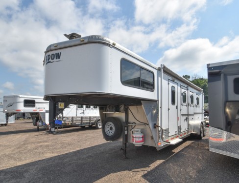2011 Shadow 3 Horse Slant Living Quarters Photo