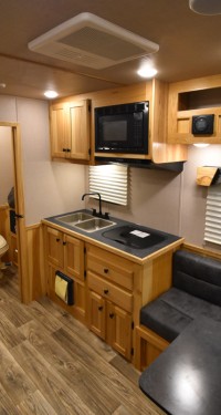 Colt 8311 Dinette Living Quarter Horse Trailer Preview Photo 4