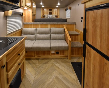 Colt 849 Living Quarter Horse Trailer Preview Photo 9
