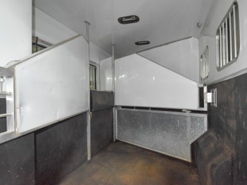 2008 Kiefer Built Genesis X-8083 Living Quarters Horse Trailer Preview Photo 12