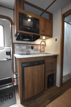 Silverado 7308 Living Quarter Horse Trailer Preview Photo 5