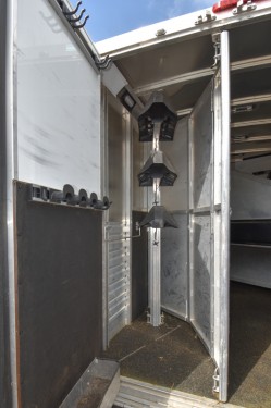 Exiss 7308 3 Horse Slant Living Quarters Horse Trailer Preview Photo 14
