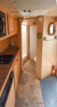 2011 Shadow 3 Horse Slant Living Quarters Preview Photo 8