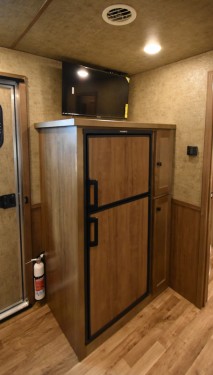 Legacy 8311 Riser Wall Dinette Living Quarters Horse Trailer Preview Photo 6