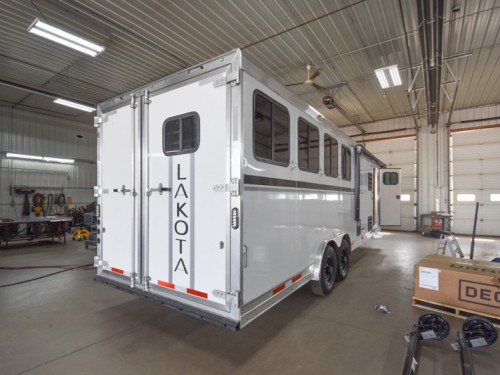 Colt 849 Living Quarter Horse Trailer Preview Photo 12