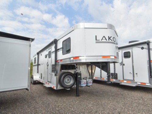 Colt 311 Living Quarter Horse Trailer Photo