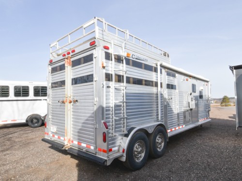 2002 C&C 2 HORSE STRAIGHT LOAD W/LIVING QUARTERS Preview Photo 2