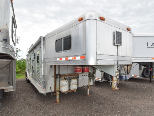 C&C 2 HORSE STRAIGHT LOAD W/LIVING QUARTERS Photo