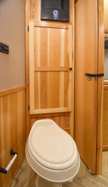 Colt 849 Living Quarter Horse Trailer Preview Photo 7