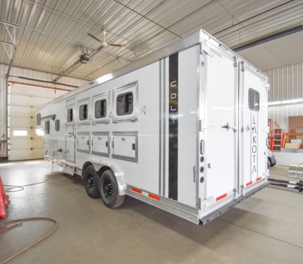 Colt 849 Living Quarter Horse Trailer Preview Photo 13