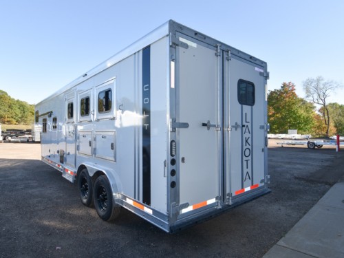 Colt CO8311 w/Dinette 3 Horse Slant Living Quarters Trailer Preview Photo 11