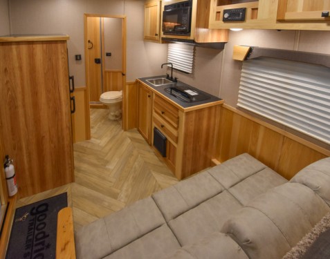 Colt 849 Living Quarter Horse Trailer Preview Photo 2