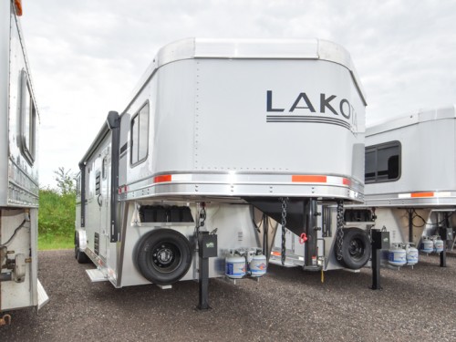 Lakota Colt 8311 Sofa 3 Horse Living Quarters Horse Trailer Preview Photo 11