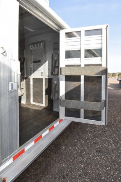 2002 C&C 2 HORSE STRAIGHT LOAD W/LIVING QUARTERS Preview Photo 18