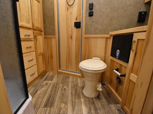 Lakota Charger 8313.5 Horse Trailer w/Living Quarters Preview Photo 13