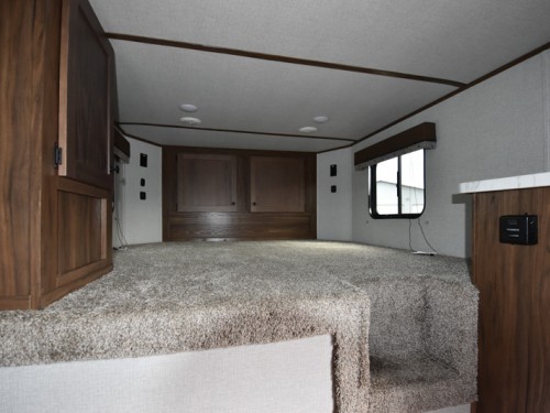 Ranger 7411.S 4 Horse Trailer w/Living Quarters Preview Photo 8