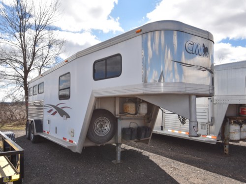 2003 CM 3 Horse Slant Overnighter Trailer Preview Photo 2