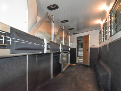 Colt 8411 Living Quarter Horse Trailer Preview Photo 13