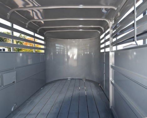 500 ES 6'8"X16' Livestock Trailer Preview Photo 4