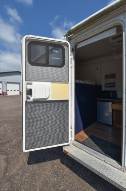 2002 Horton 2 Horse Overnighter Trailer Preview Photo 9