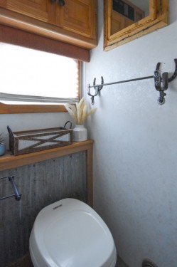 2002 C&C 2 HORSE STRAIGHT LOAD W/LIVING QUARTERS Preview Photo 8