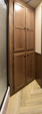 Colt 8411 Living Quarter Horse Trailer Preview Photo 6