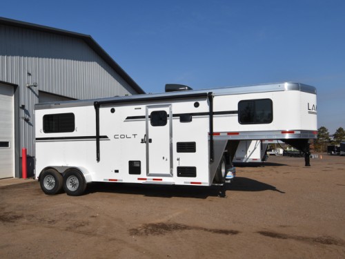 Colt 27 Slant Living Quarter Horse Trailer Preview Photo 12