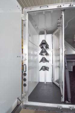 Colt 849 Living Quarter Horse Trailer Preview Photo 15