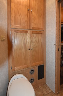 2008 Kiefer Built Genesis X-8083 Living Quarters Horse Trailer Preview Photo 7