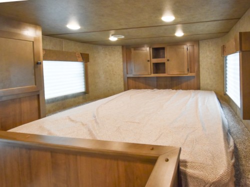 Legacy 8311 Riser Wall Dinette Living Quarters Horse Trailer Preview Photo 4